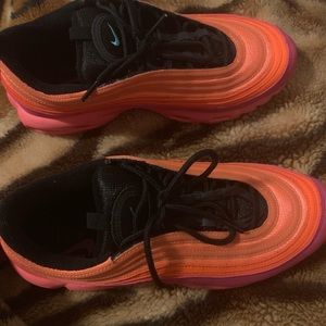 Selling my pink Nike’s